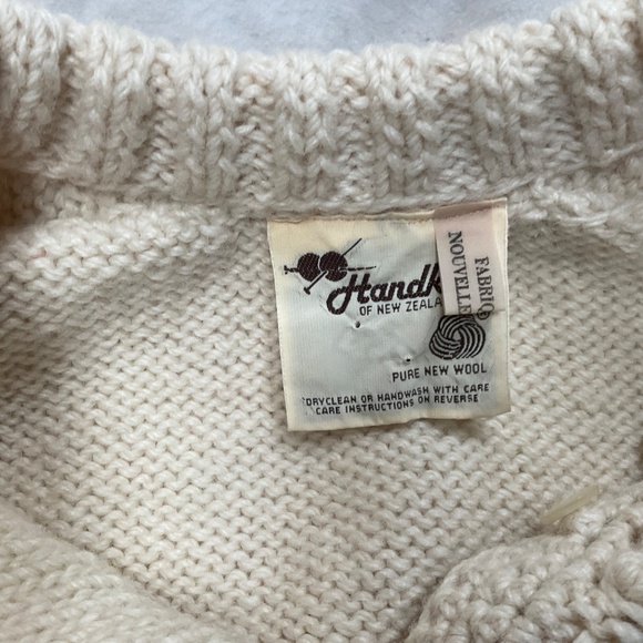 Vintage Cardigan 100% New Wool Hand Knit in New Zealand - Picture 4 of 12